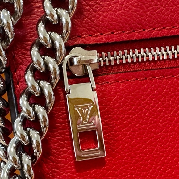 Louis Vuitton Taurillon Leather Lockme Chain BB (ONLY PLATFORM TRANSACTIONS) - Picture 7 of 9
